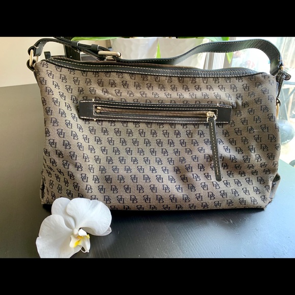Dooney & Bourke Handbags - Large Dooney & Bourke purse